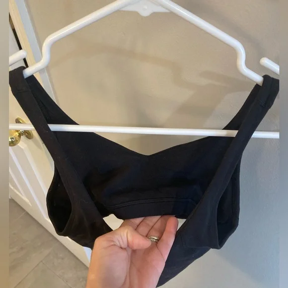 Lululemon black cropped v neck align tank with built in bra size 2 - Picture 4 of 4